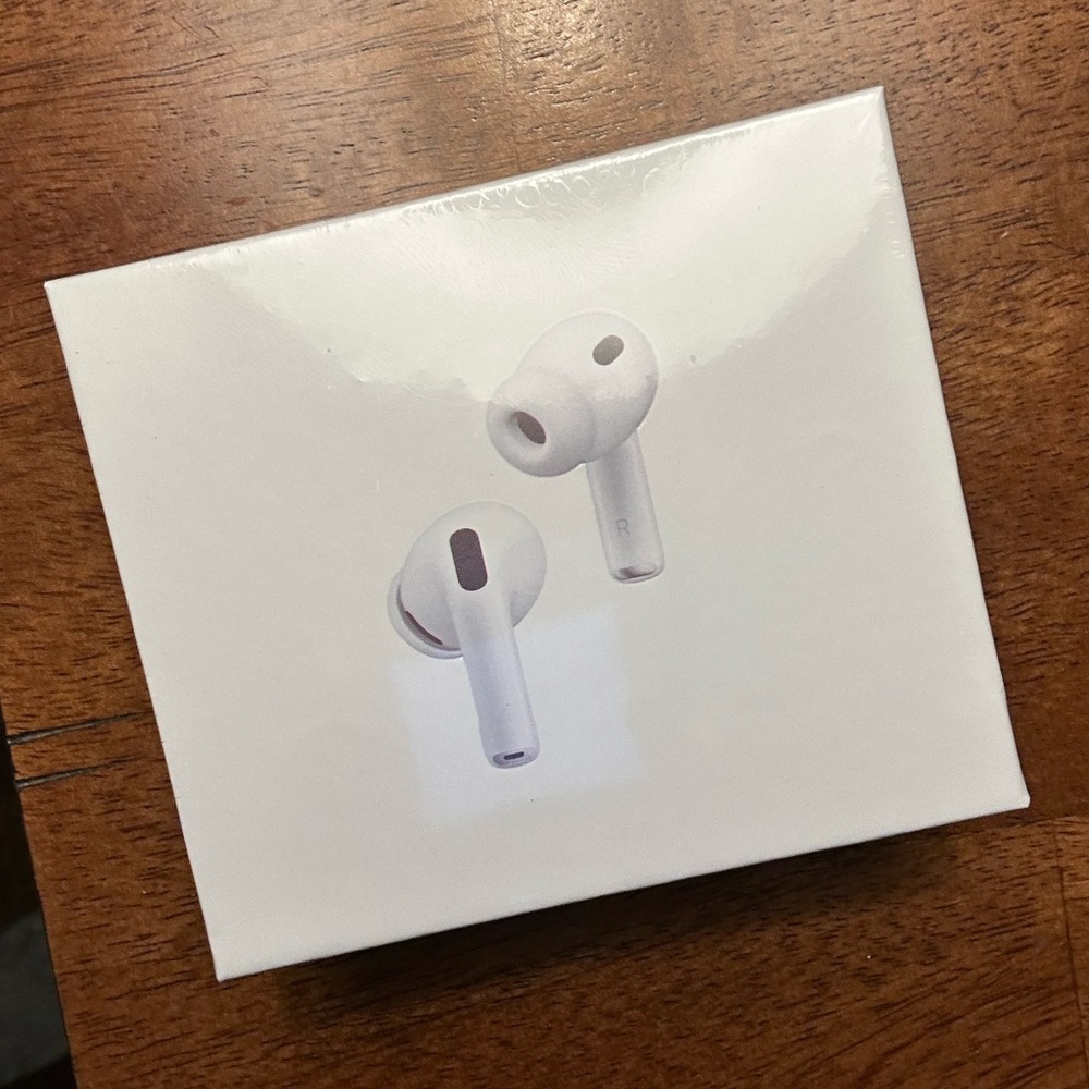 Apple White AirPods Pro - Wireless Noise-Canceling Earbuds